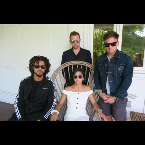 Meet your Posher, Carla - Picture 2 of 16